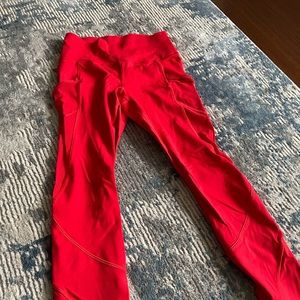 Size 4 Lulu leggings ‘23 - reg rise
Side Pockets & Reflective strip at cuff